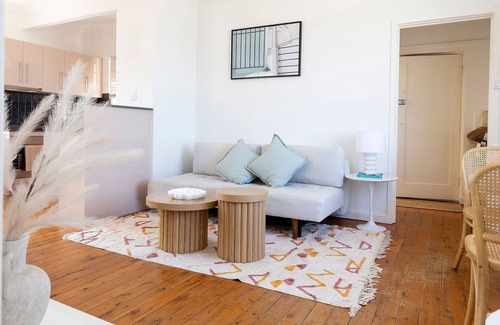Bondi Beach Apartment | 200m to the beach ~ Ocean view in every direction