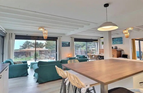 Ventabren Villa | 200M2 WOOD LUXURY VILLA WITH SPECTACULAR VIEWS & POOL NEAR AIX-EN-PROVENCE