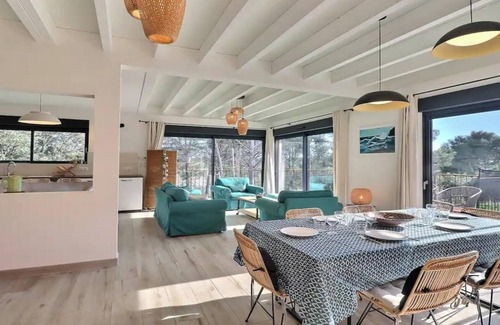 Ventabren Villa | 200M2 WOOD LUXURY VILLA WITH SPECTACULAR VIEWS & POOL NEAR AIX-EN-PROVENCE