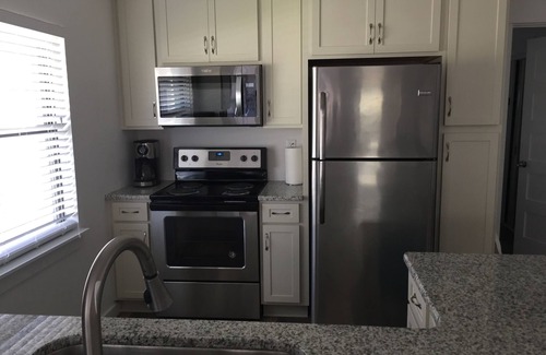 Jacksonville Beach House | 2018 remodeled Beach Palm Bungalow-Walk to the Bch(5 blocks)/Pier to fish/surf
