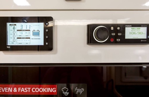 South Geelong House | 2020 IVECO WINNEBAGO ILUKA LUXURY 4 BERTH MOTORHOME (7.9m), LUXURY IVECO 4 BERTH MOTORHOME