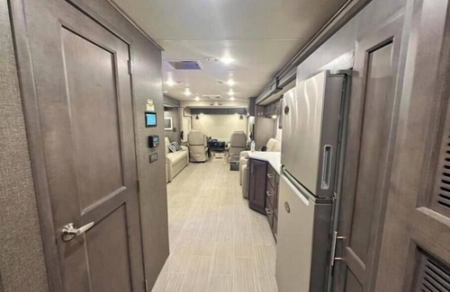 Fredericksburg House | 2021 Thor Motor Coach Challenger
