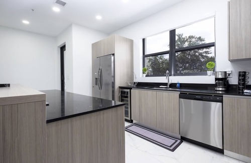 Miramar House | *2022 Brand New Modern Luxurious Townhouse*