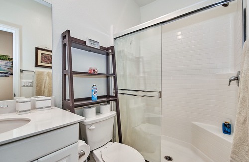 Upland Condo | 2022 Built~Downstairs Private Suite*Next to Mall*Monthly Rental*HOA Amenities*中文