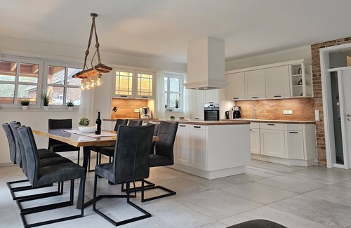 Biendorf House | 2022 Erbautes Ferienhaus Emilia - mit Sauna und Eingezäuntem Garten