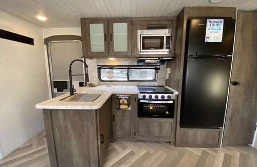 Larsen RV Rental | 2022 Glamper on Lake Poygan with boat slip available!