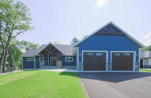 Alexandria House | 2023 Built Home on Lake Geneva. 5 Bed, 3-1/2 Bath sleeps 12!