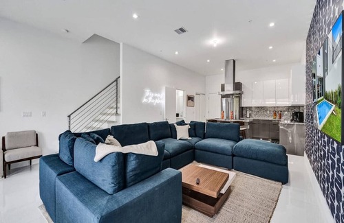 Lake Ridge House | 2023 Luxe NEW Modern Home with Pool