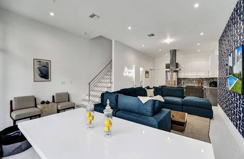 Lake Ridge House | 2023 Luxe NEW Modern Home with Pool