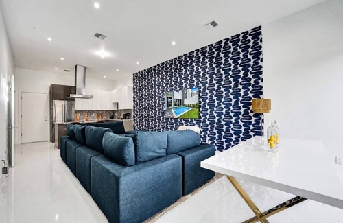 Lake Ridge House | 2023 Luxe NEW Modern Home with Pool