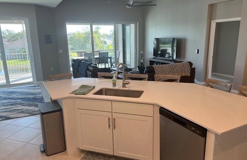 Gateway Condo | 2023 NEW BUILD COACH Home at Gateway Paradise