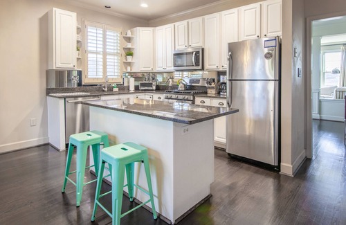 Ashton Heights House | 2023 Renovation. Boho Zen + Chic North Arlington. Great Location. Safe. Quiet