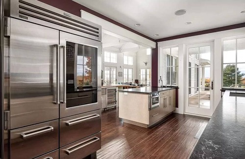 Suttons Bay House | 2023 Vineyard House