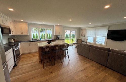 East Falmouth House | 2024 New reconstruction in Seacoast Shores Community - walk to private beach