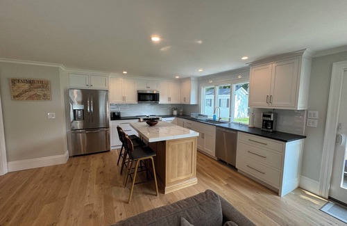 East Falmouth House | 2024 New reconstruction in Seacoast Shores Community - walk to private beach
