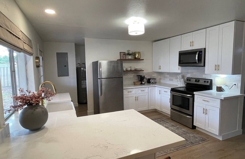 Page House | 2024 Remodeled, cozy 4-bedroom house with AC & WiFi in Page, AZ