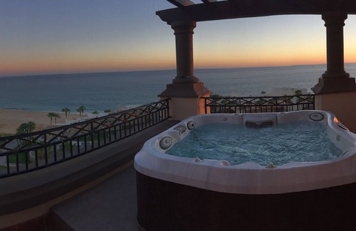 Paraiso Escondido Apartment | 2025 & 2026 dates, Top Floor 330° Ocean View, Huge Private Deck w/Hot Tub