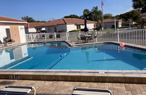 Siesta Key Villa | 2025 completely remodeled private villa, 7 min walk to beach, entertainment