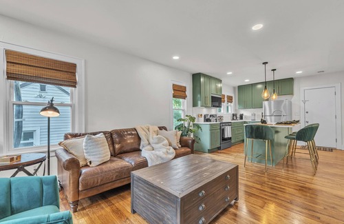 Water Hill House | 2025 Modern Reno | Walk Downtown | Parkside City View | Treehouse at Tree Town