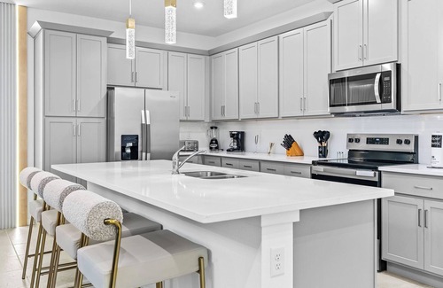 Florida Central Atlantic Coast House | 2025 NEW Luxury 06 Bedroom w/Pool & LED TV Outside