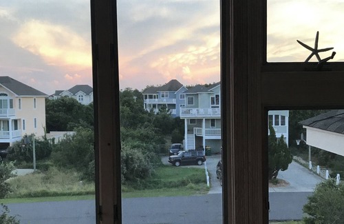 Pine Island House | 2025 Open weeks discounted ~150 yards to ocean ~ 4 master suites ~ Pups welcome