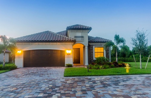 Naples House | 2025 Season Available ! TREVISO BAY - RESORT. LUXURY POOL & Spa GOLF HOME