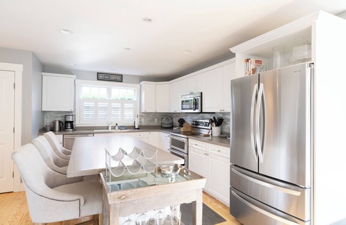 Naushop House | 2026 Dates Open-Luxury Designer Home - AC/Bikes/Pool, Tennis & Pickleball Access