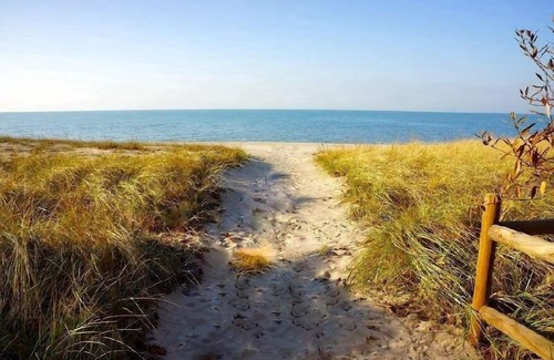 Union Pier House | (2026 OPEN!) 3 Nt Sum Min! - Cozy Cottage Near Union Pier & Private Beach Access