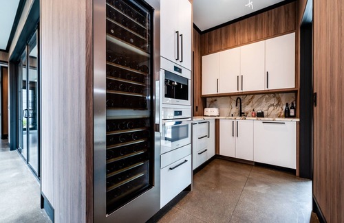 New Buffalo House | (2026 OPEN!) Luxurious New Buffalo Rental Has It All!