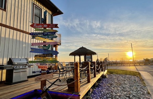 Port Elgin Hotel | 205 - Standard Rm 1 Queen Bed - 2nd Floor