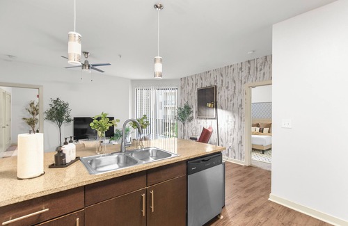 Central City Apartment | 206 Beautiful 2BR Apt w/POOL & GYM & Free Parking