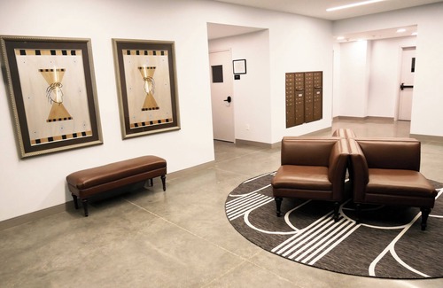 Downtown Omaha House | #206 Spacious Boutique Apt, Near Blackstone, UNMC, Midtown
