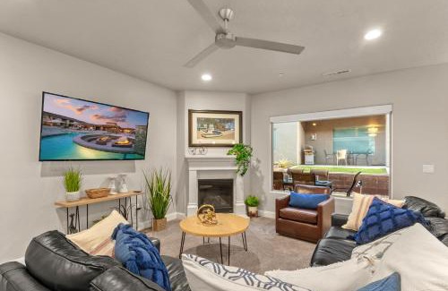 Hurricane House | 2065 Zion Village XBOX, TWO LIVING ROOMS, LAZY RIVER, SLEEPS 19, X-Box