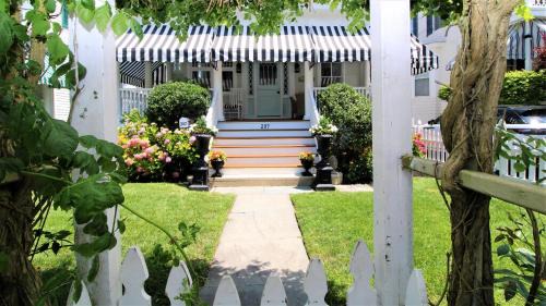 Cape May House | 207 Howard Street - The "Schapteau"