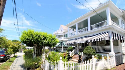 Cape May House | 207 Howard Street - The "Schapteau"