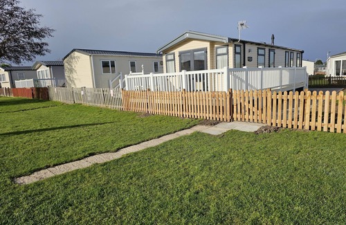 Burnham-on-Sea House | 208 Unity Beach 6 berth enc garden no pets