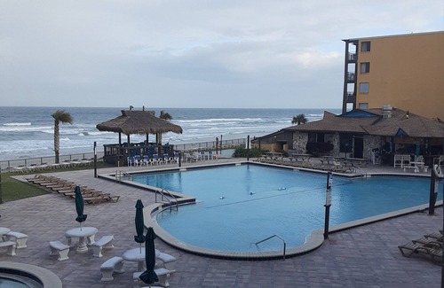 Bridgeport Heights Apartment | 209Hawaiian Inn Studio Unit Beach Front. Sleeps 4