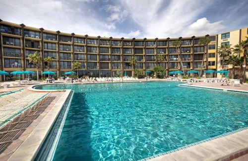Bridgeport Heights Apartment | 209Hawaiian Inn Studio Unit Beach Front. Sleeps 4