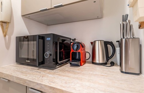 Montrouge Apartment | 20D-Renovated apartment walking distance to Paris