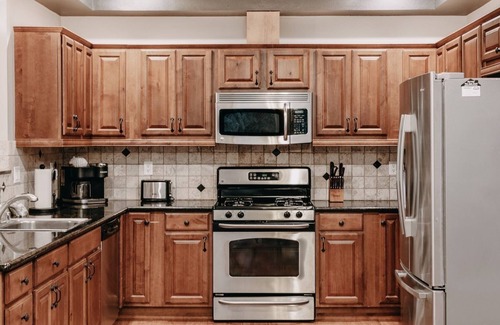Warnick Cabin | 20GS - WiFi - F/P - W/D - Sleeps 6 by RedAwning