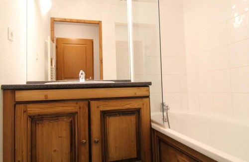Val Cenis Apartment | 20m from ski slopes, Ground floor, swimming pool, balcony, tv, ski locker, 36m², Val Cenis
