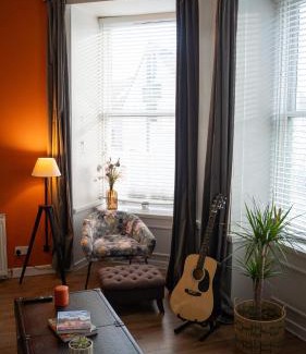 Inverkeithing Apartment | 20min train to Edinburgh, The Coorie Inn