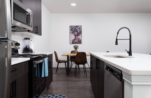 Whitestown Apartment | 20mins DT Indy | Sleeps 3 | Golden Sun SpaciousGym