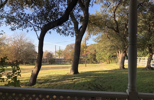Walburg House | 20th century farmhouse in the Walburg community