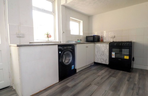 North Shore Cottage | 21 EAVES STREET, country holiday cottage, with a garden in Blackpool