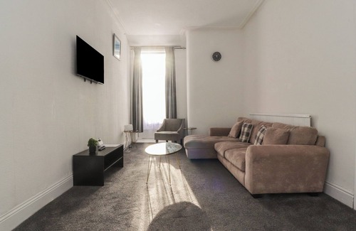 North Shore Cottage | 21 EAVES STREET, country holiday cottage, with a garden in Blackpool