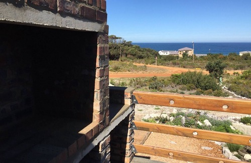 Betty's Bay Cottage | 210 Degrees South - Paradise in Sunny Seas