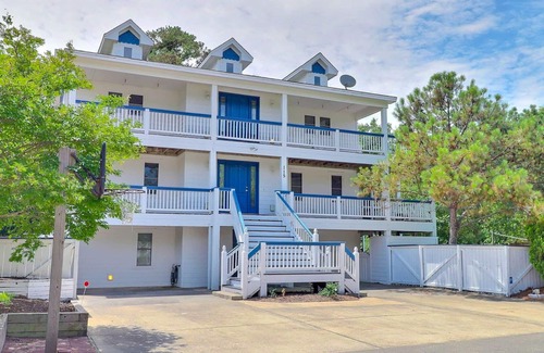 Duck House | 2100 Pawprints * Dog Friendly