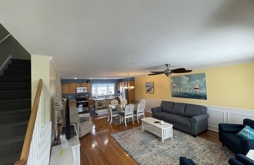 Cape May - Wildwood House | 2100ft Townhouse Heated Pool 5 beds 2.5 bathrooms Nth Wildwood 1.5 blk to beach