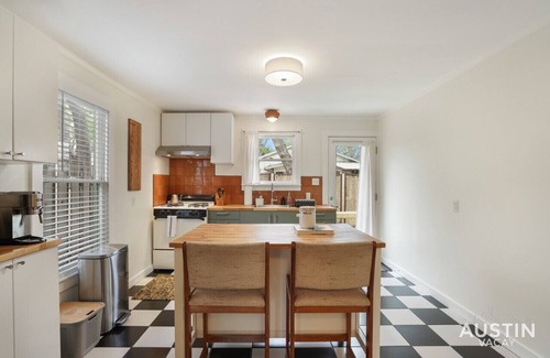 Holly House | 2109 Haskell #B xxxx